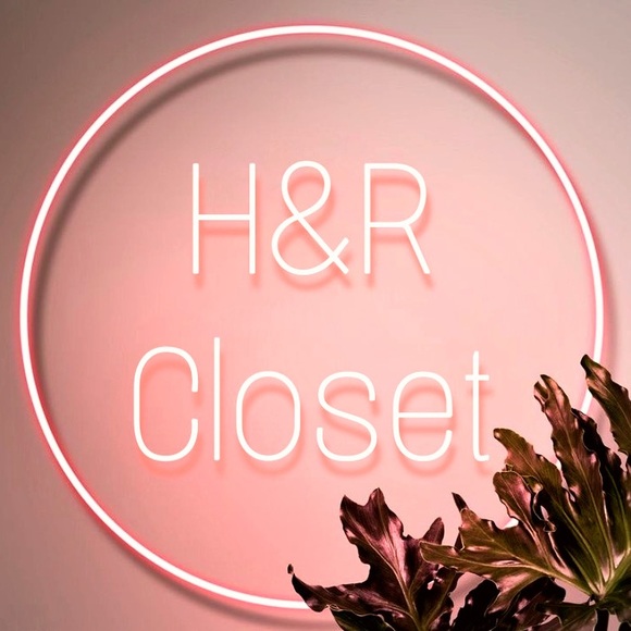 🌴Grand “RE”Opening🌴 - Picture 2 of 3